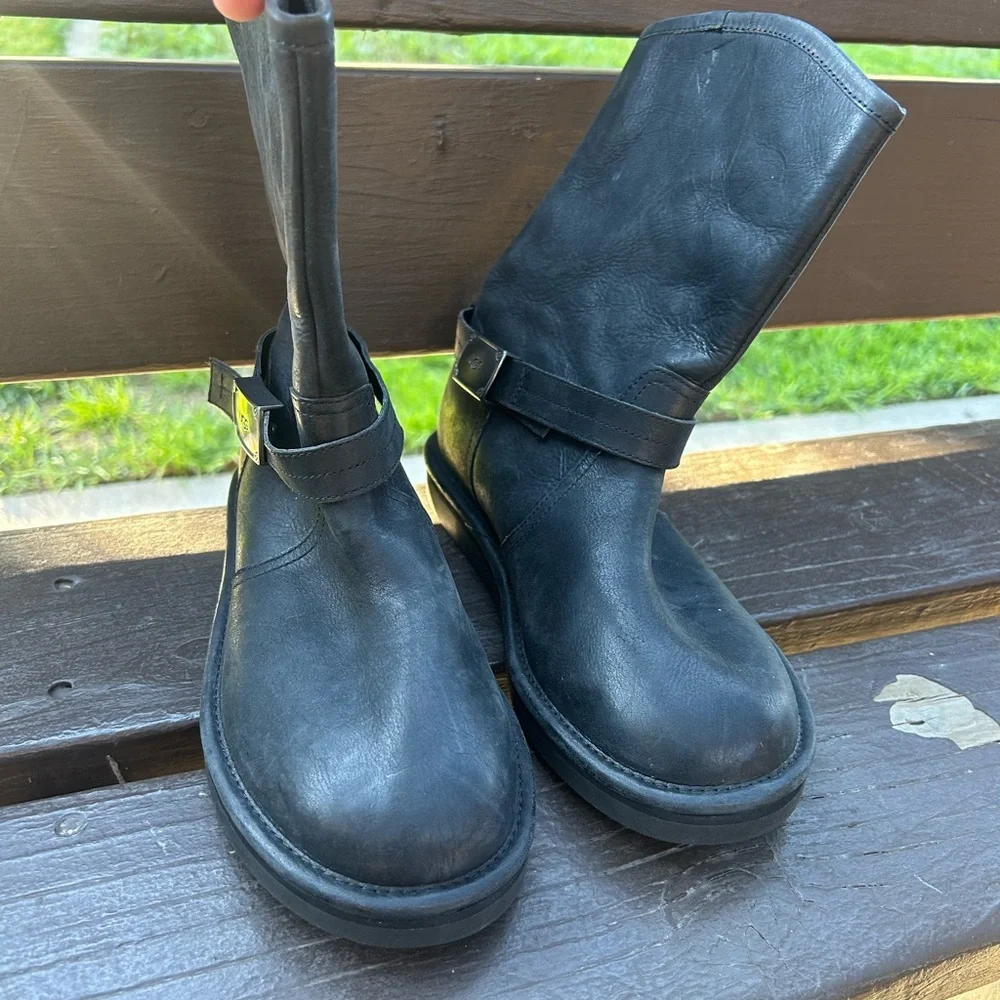UGG Kids‎ Black leather buckle Boots